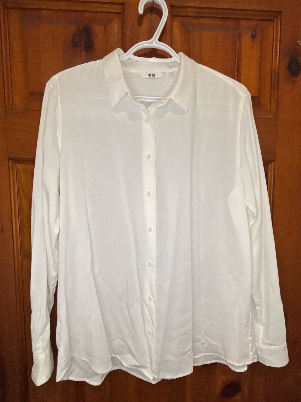 Uniqlo Women's White Button-Up Long Sleeve Shirt Size M